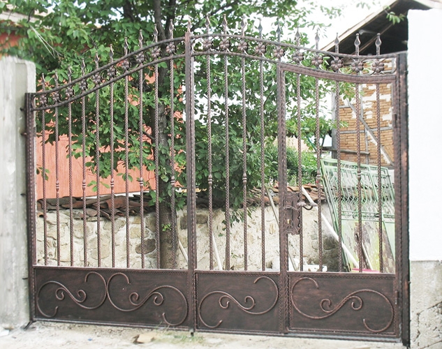 В 476 - Врата от ковано желязо
